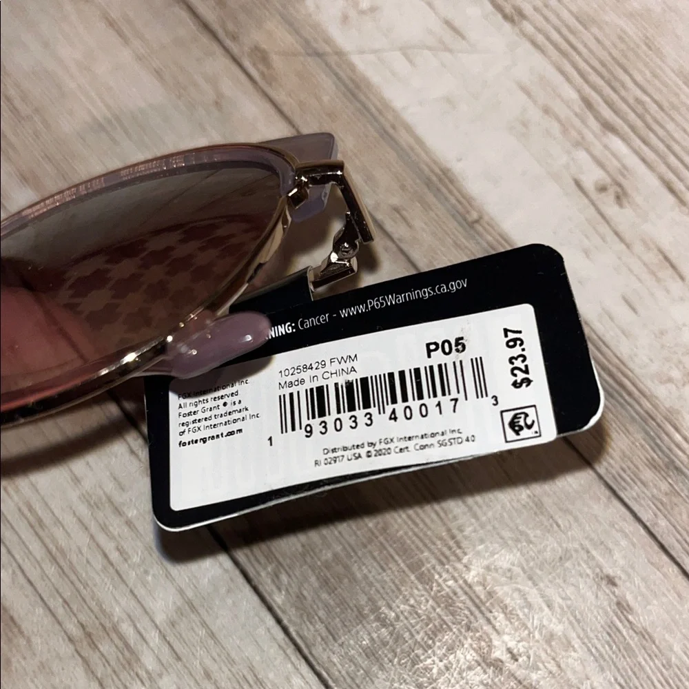 Foster Grant & Co. Cat eye purple sunglasses Gradient lenses